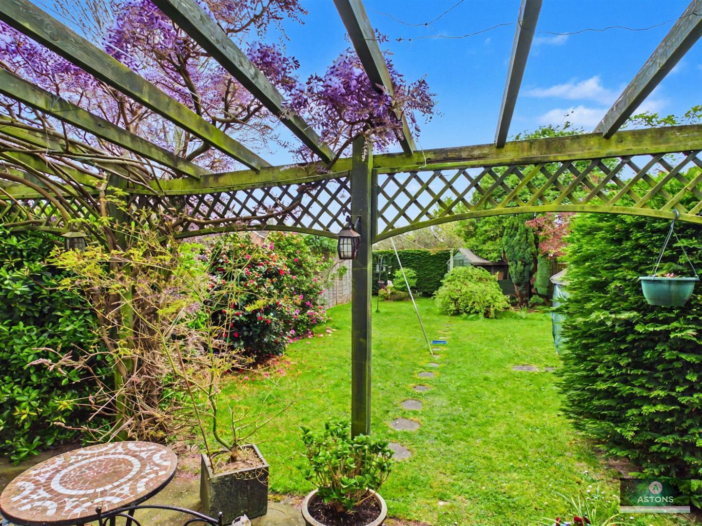 Fox Close, Langley Green Image 4
