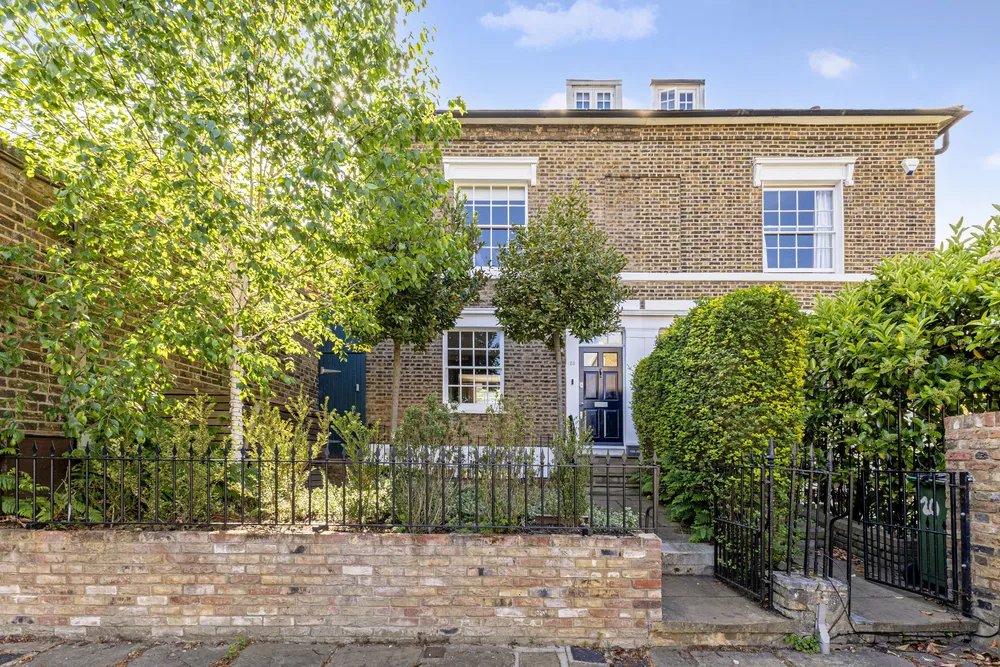 Luton Place, London, SE10