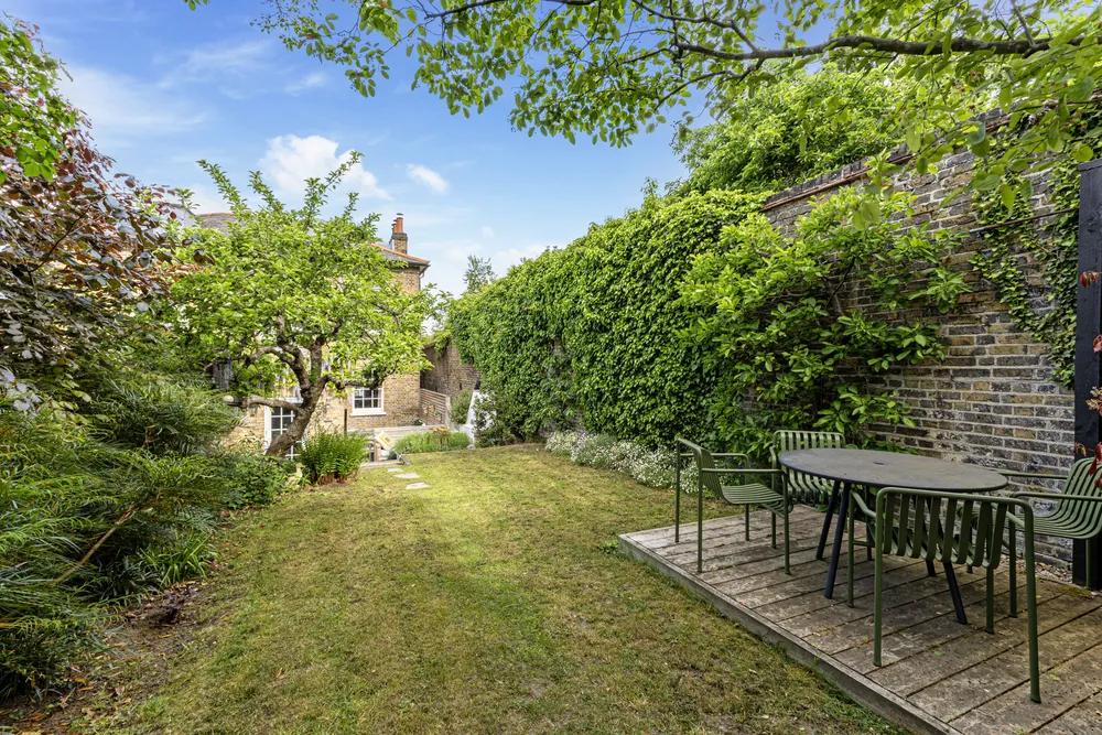 Luton Place, London, SE10