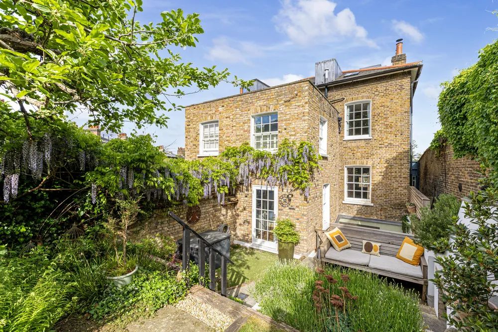 Luton Place, London, SE10