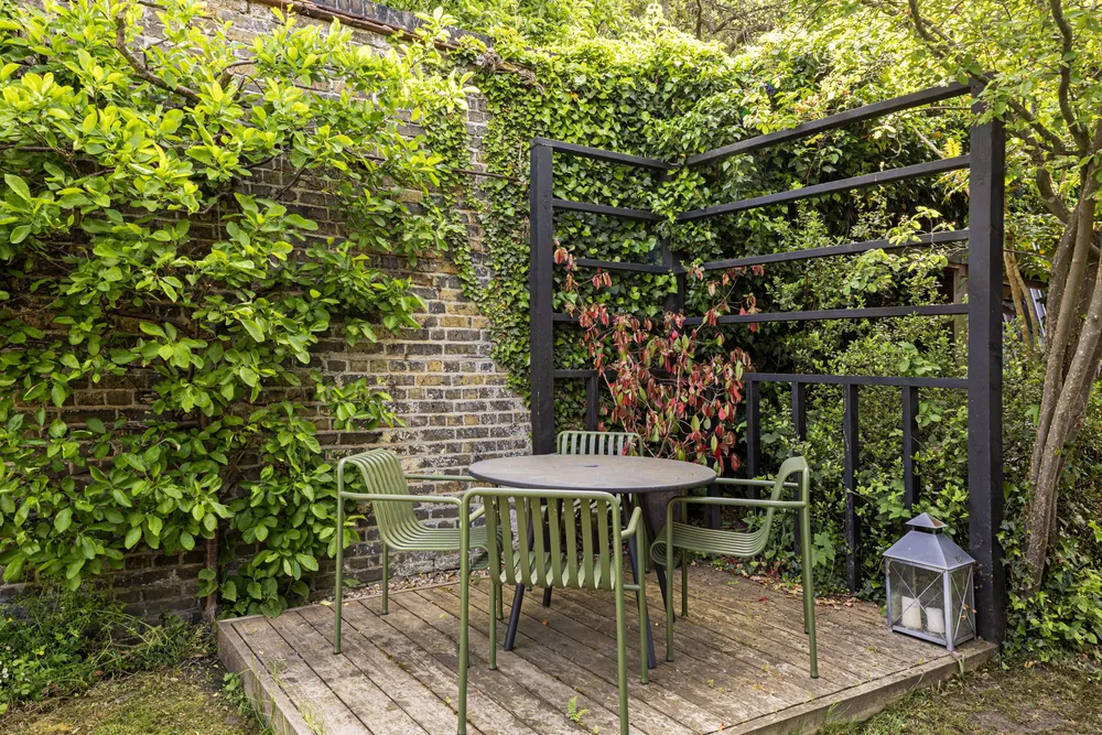 Luton Place, London, SE10