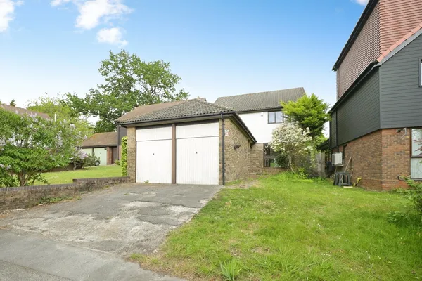 Kynance Close, Romford, RM3