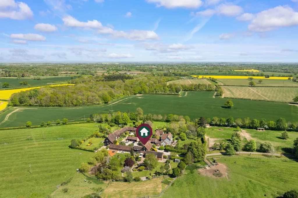 4 Bedroom Barn Conversion For Sale: Laughern Brook House, The Kedges, Wichenford, Worcestershire., WR6 6YE