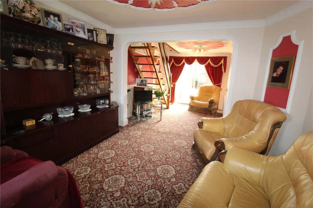 Nutcombe Crescent, Rochford, Essex, SS4