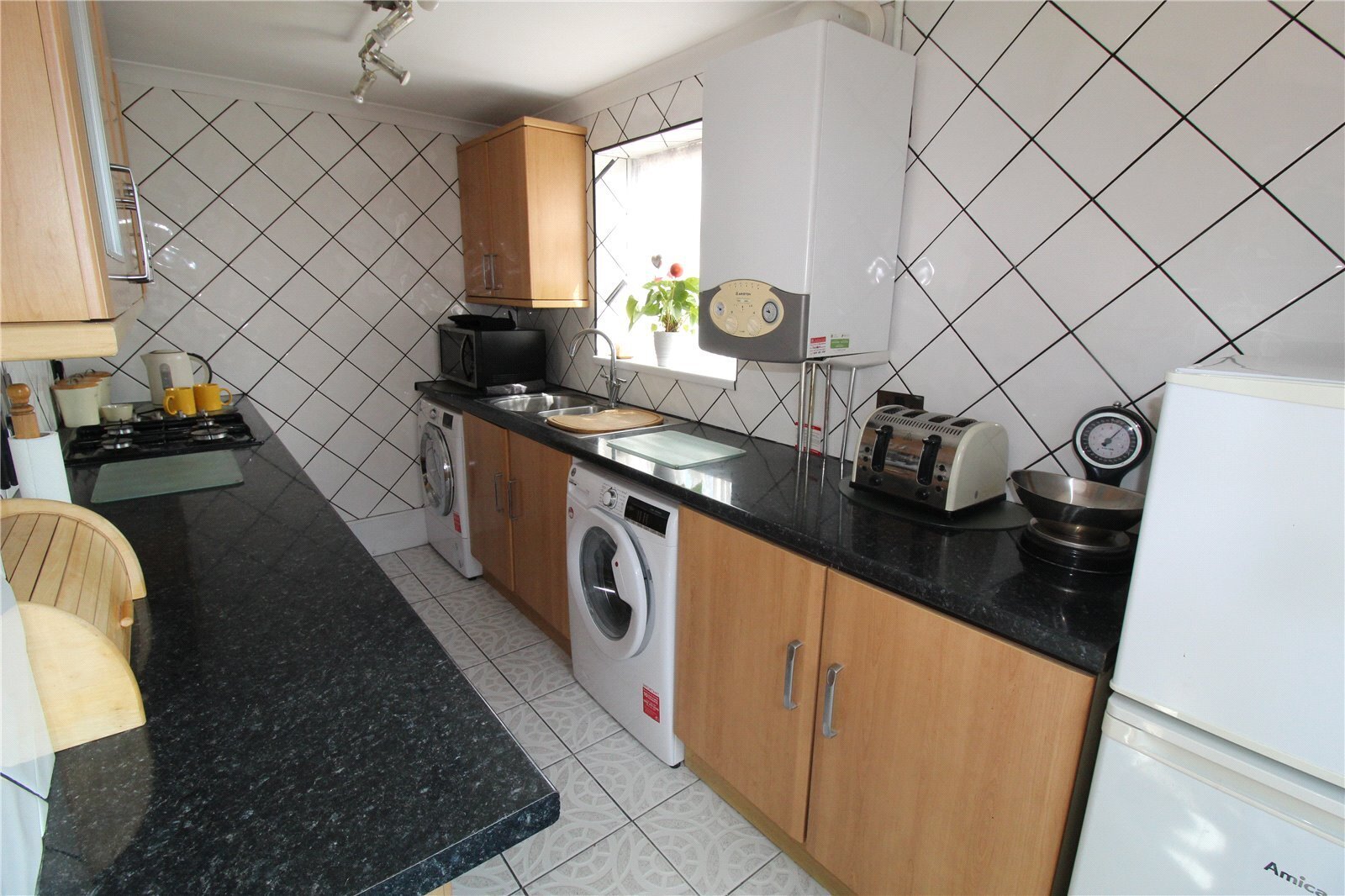 Nutcombe Crescent, Rochford, Essex, SS4 Image 7