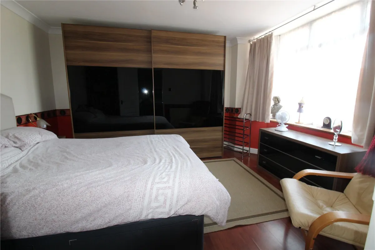 Nutcombe Crescent, Rochford, Essex, SS4