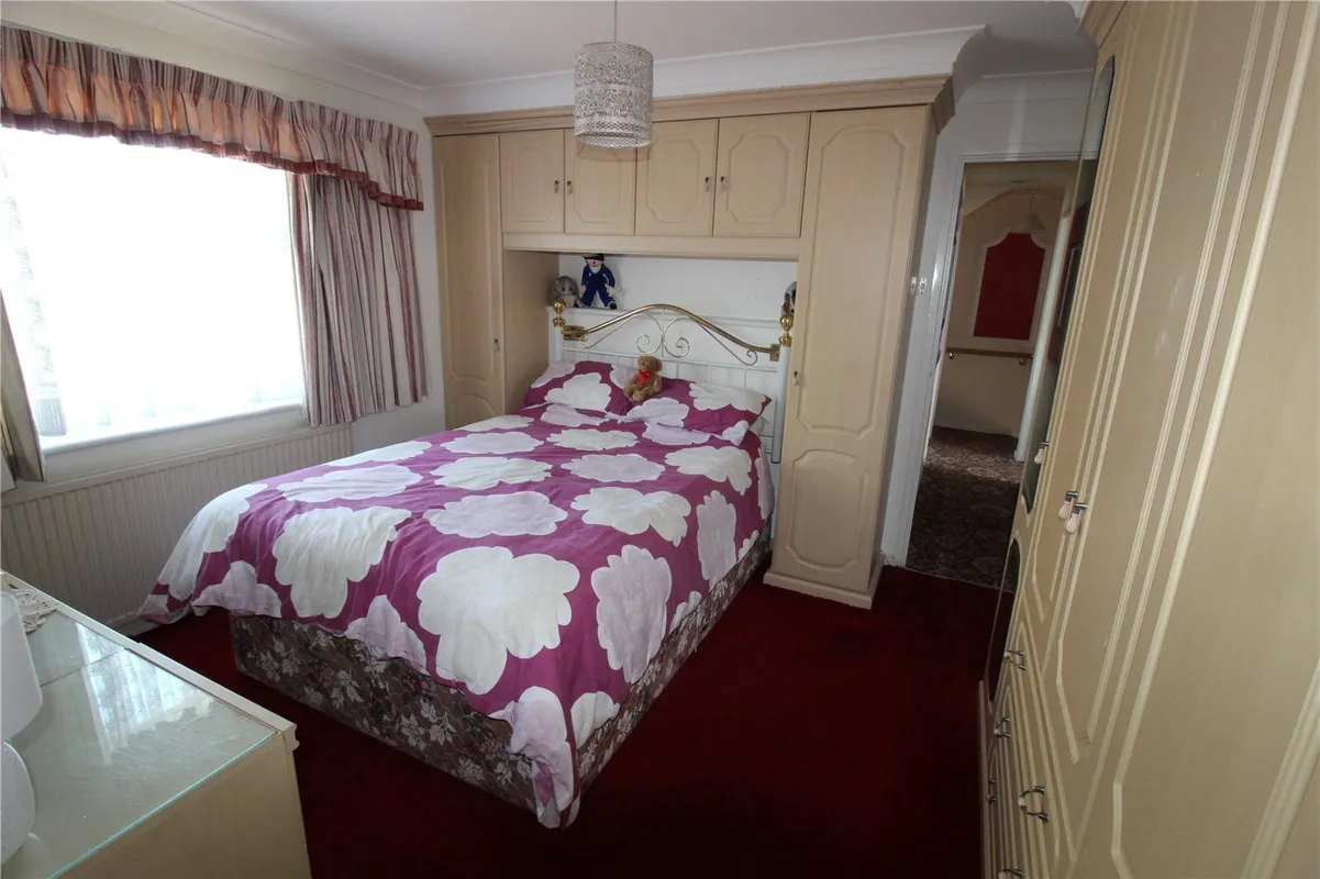 Nutcombe Crescent, Rochford, Essex, SS4