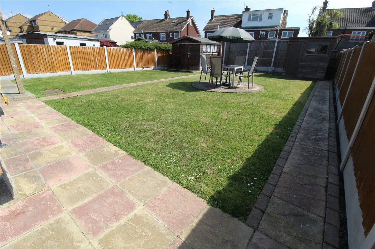 Nutcombe Crescent, Rochford, Essex, SS4