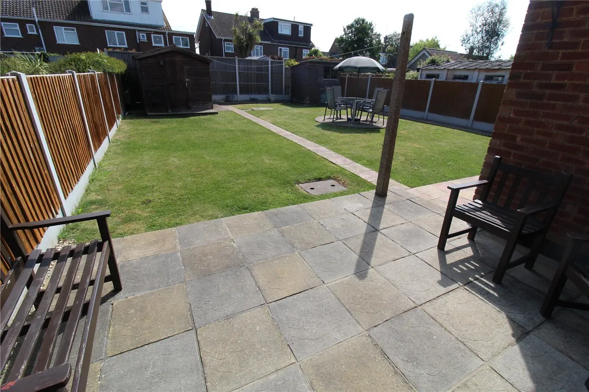 Nutcombe Crescent, Rochford, Essex, SS4