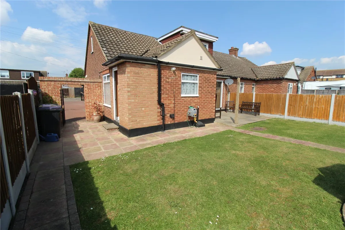 Nutcombe Crescent, Rochford, Essex, SS4