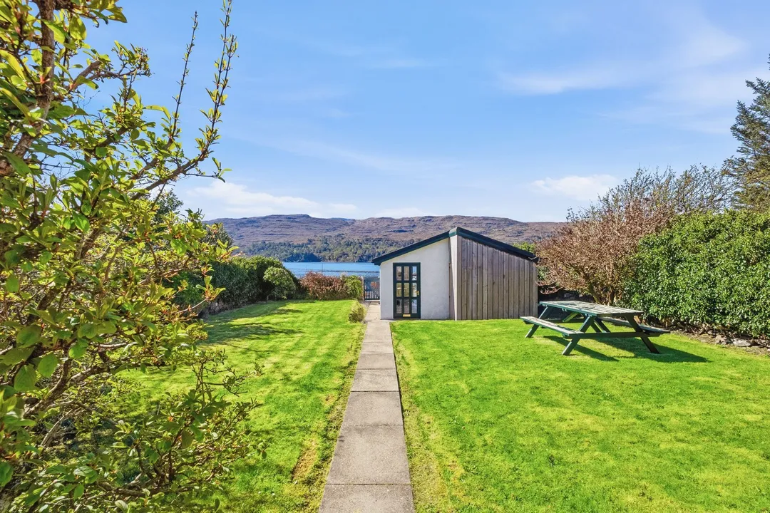 https://mr0.homeflow-assets.co.uk/files/photo/image/47133/1641/_x_/20260423-Scotland-Shieldaig-110934-4.jpg