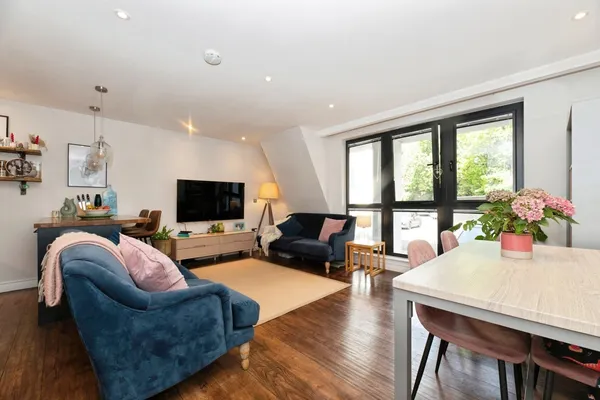 Littleworth Road, ESHER, Surrey, KT10