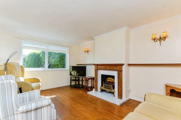 Walton Road, Kirby-le-Soken, Frinton-...