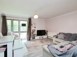 Hartswood Close, Bushey photo