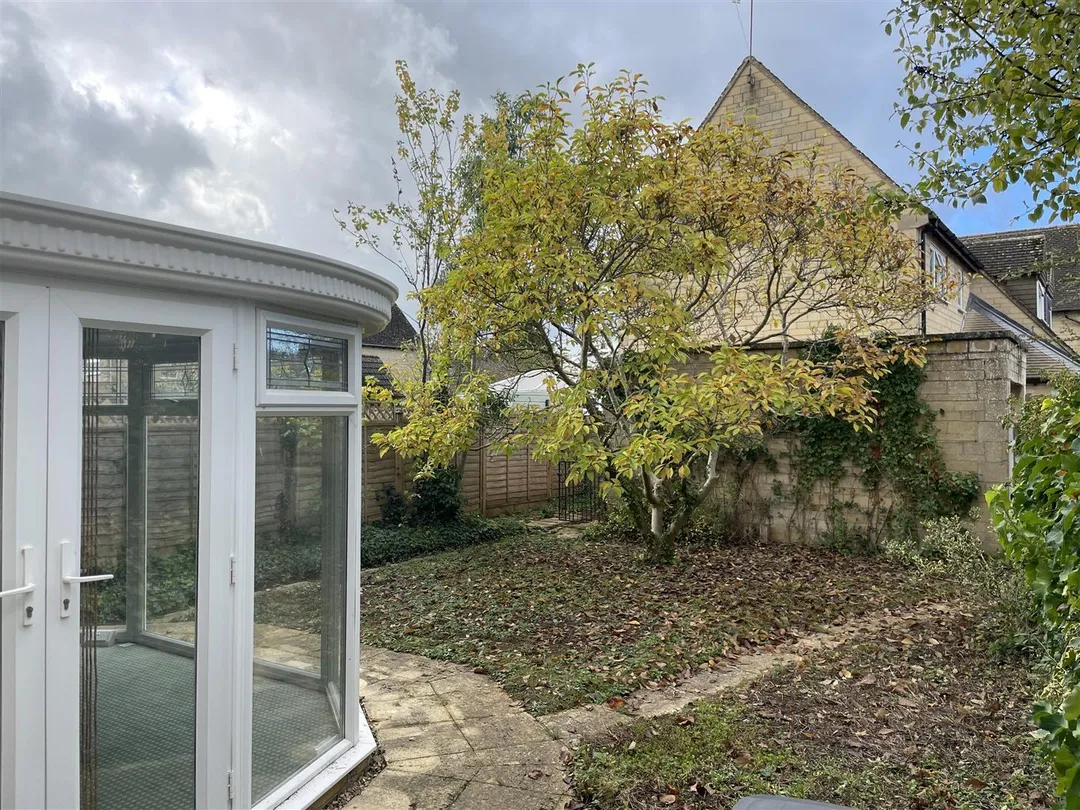 https://mr0.homeflow-assets.co.uk/files/photo/image/47141/3580/_x_/qtIRYk7cfU69gHnlarR7_g.jpg