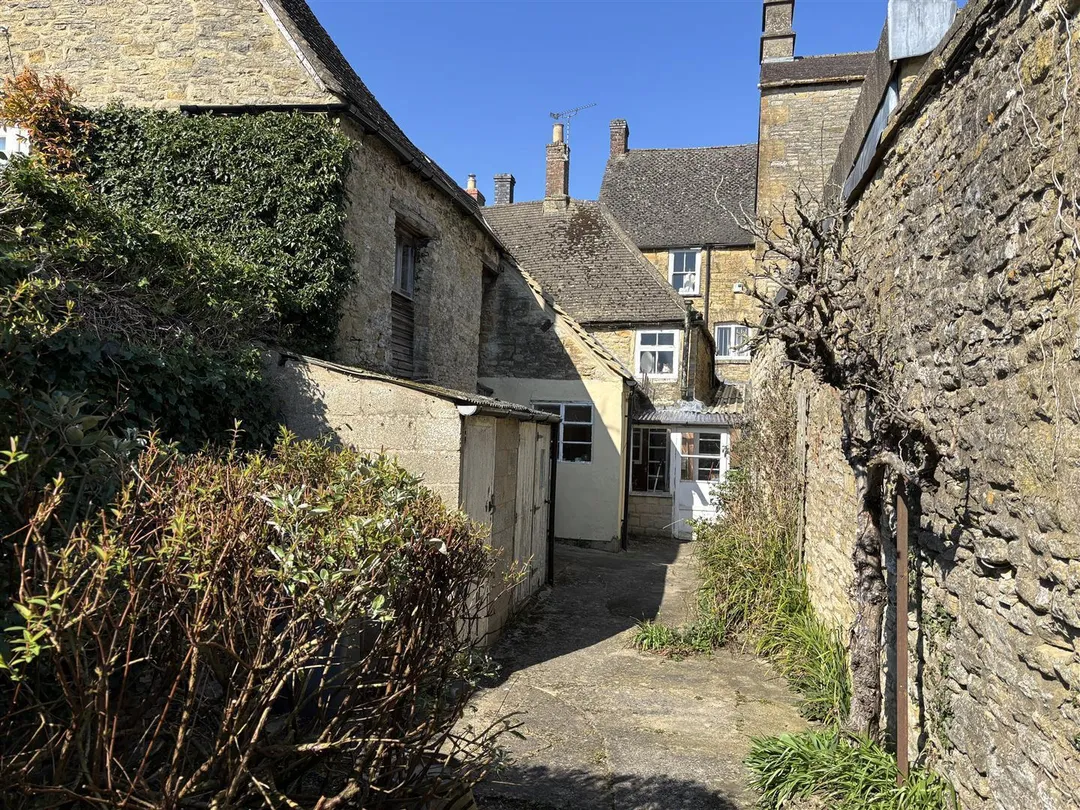 https://mr0.homeflow-assets.co.uk/files/photo/image/47141/7959/_x_/WUTWci6jB0S2BqNn61OZIA.jpg