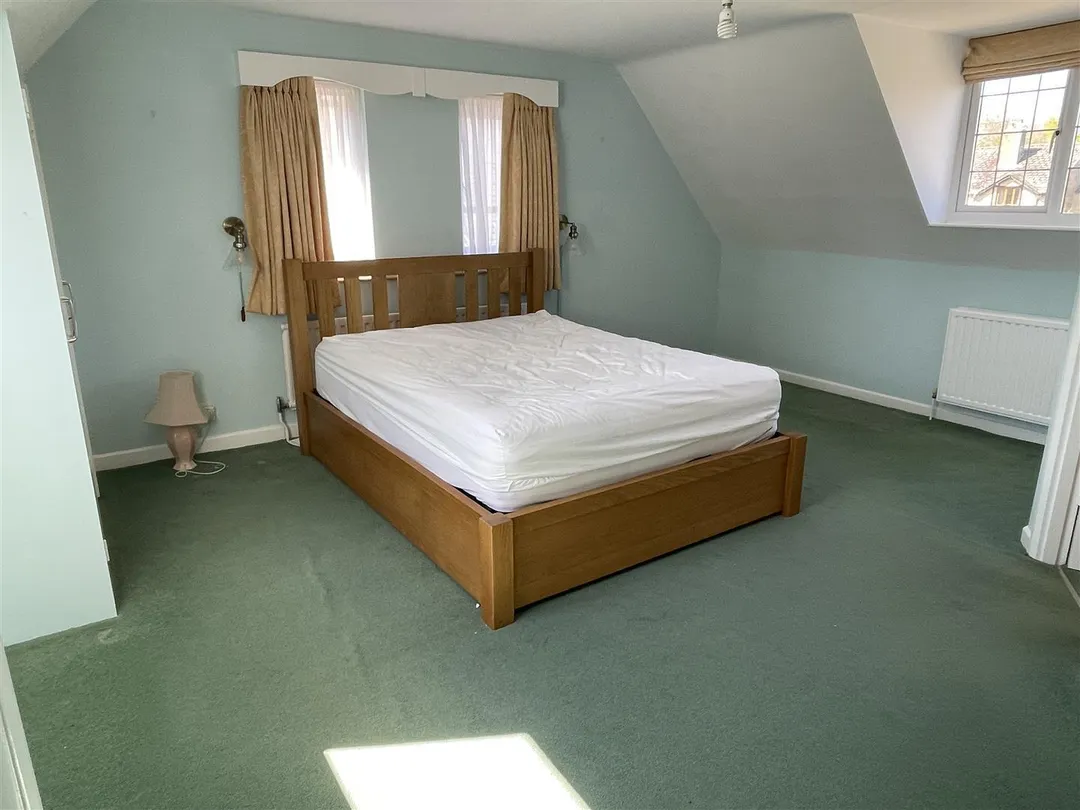 https://mr0.homeflow-assets.co.uk/files/photo/image/47141/9326/_x_/uJVcrW5RZkqYqVriOCZFmg.jpg