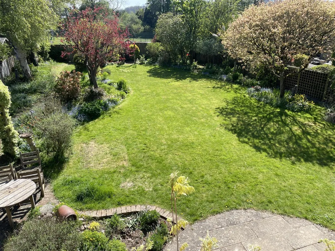 https://mr0.homeflow-assets.co.uk/files/photo/image/47141/9335/_x_/VlWDRSs20UuEqbVu3dbIcA.jpg