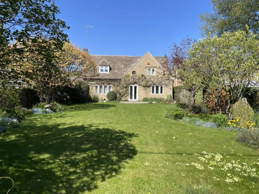 https://mr0.homeflow-assets.co.uk/files/photo/image/47141/9336/_x_/ZHyQnjifPkSoZGakorvBfA.jpg