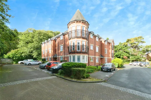 Collingtree Court, Solihull, West Mid...