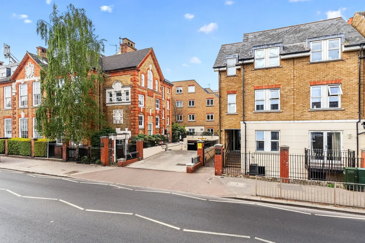 Garratt Lane, London
