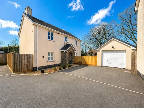 Sunnybank Gardens, Narberth, Pembroke...