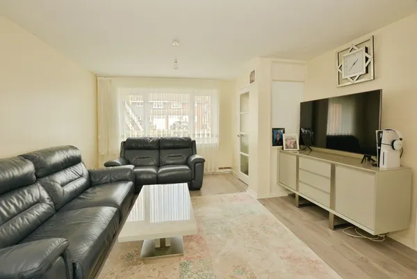 Yew Close, Ashford, Kent, TN23