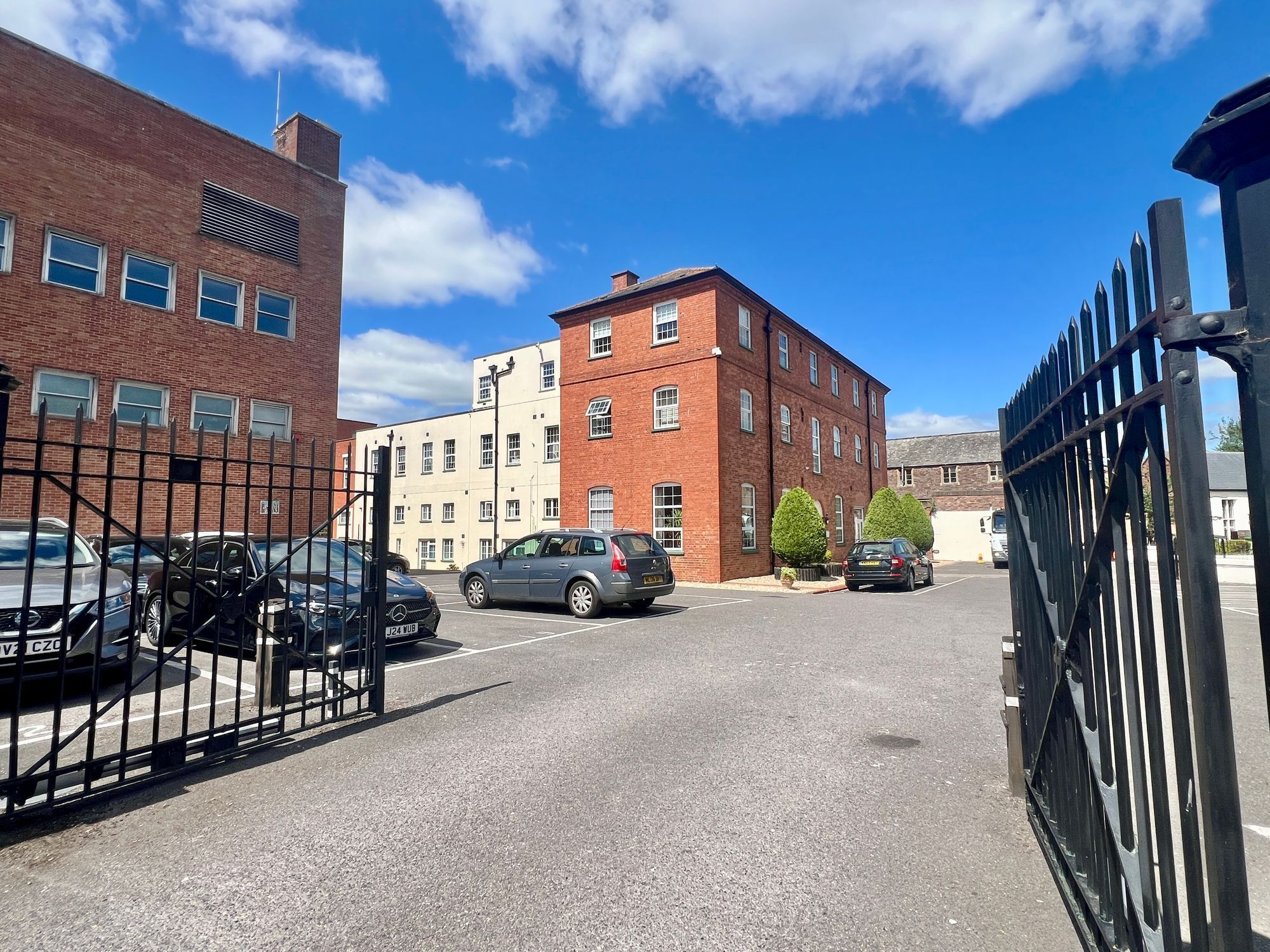 Whirligig Lane, Taunton - NO onward chain! Image 13