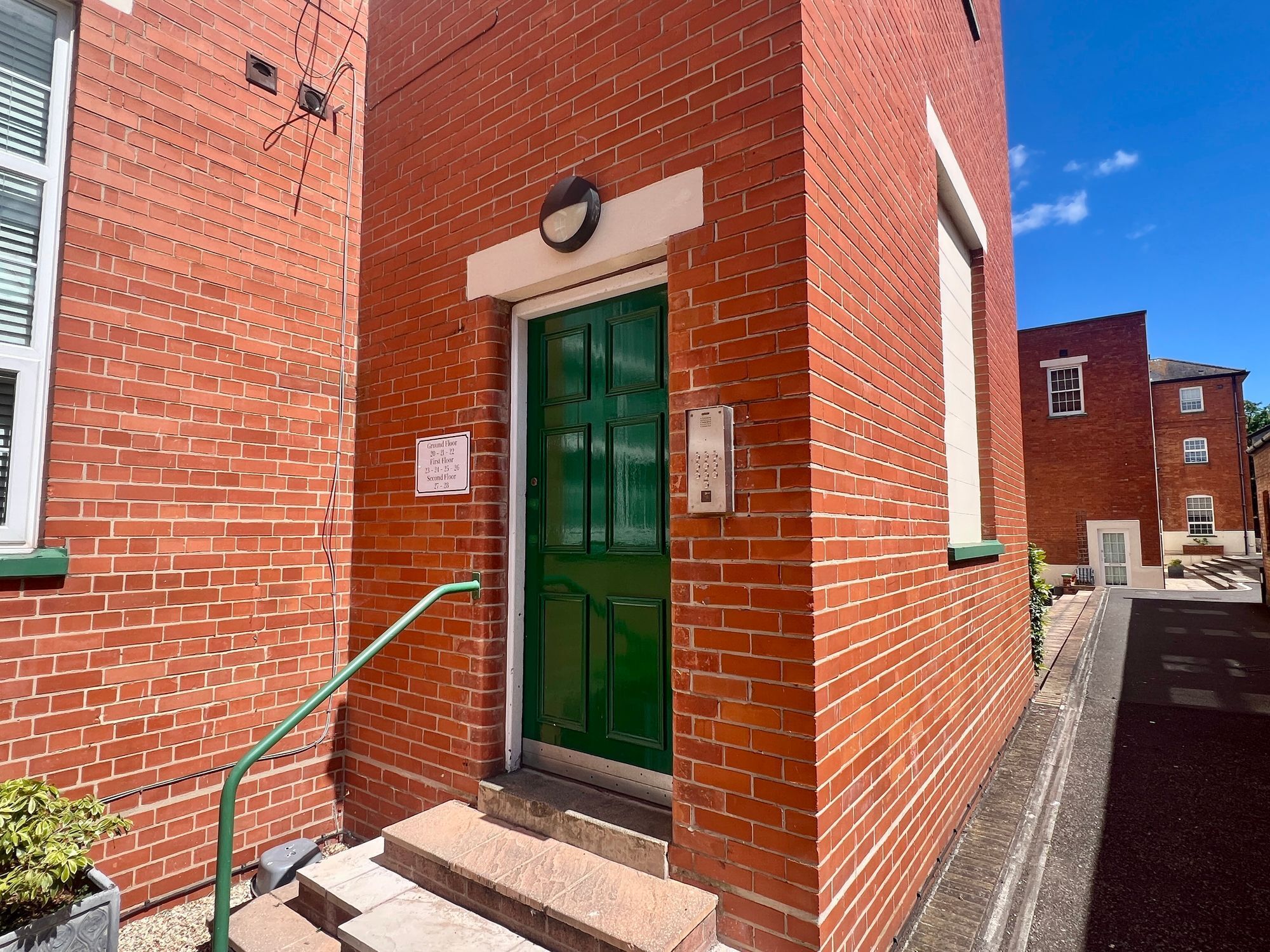 Whirligig Lane, Taunton - NO onward chain! Image 14