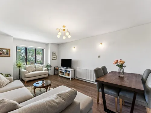 Gresham Way, Londonphoto