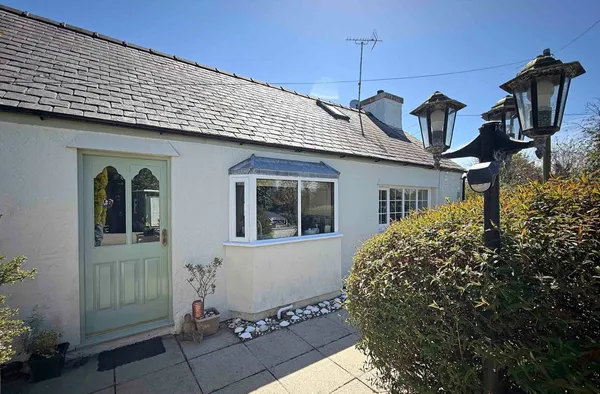 Dulas, Isle of Anglesey, LL70