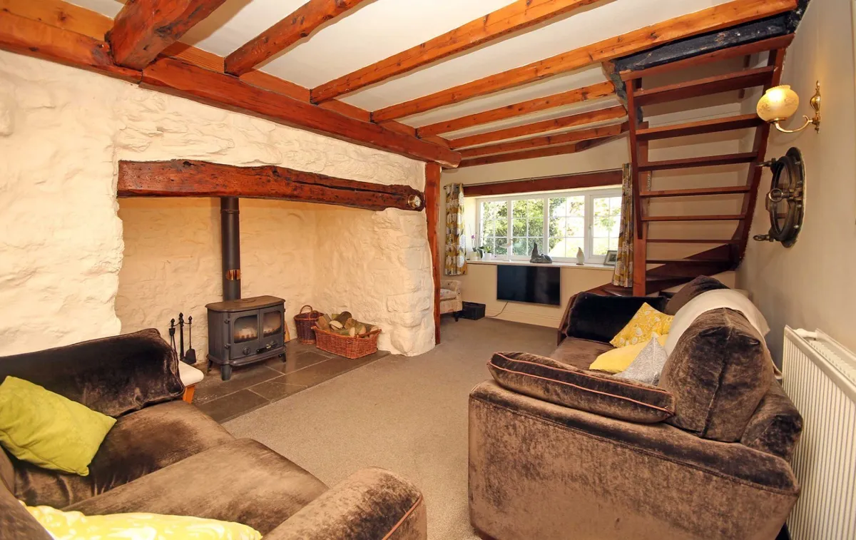 Dulas, Isle of Anglesey, LL70