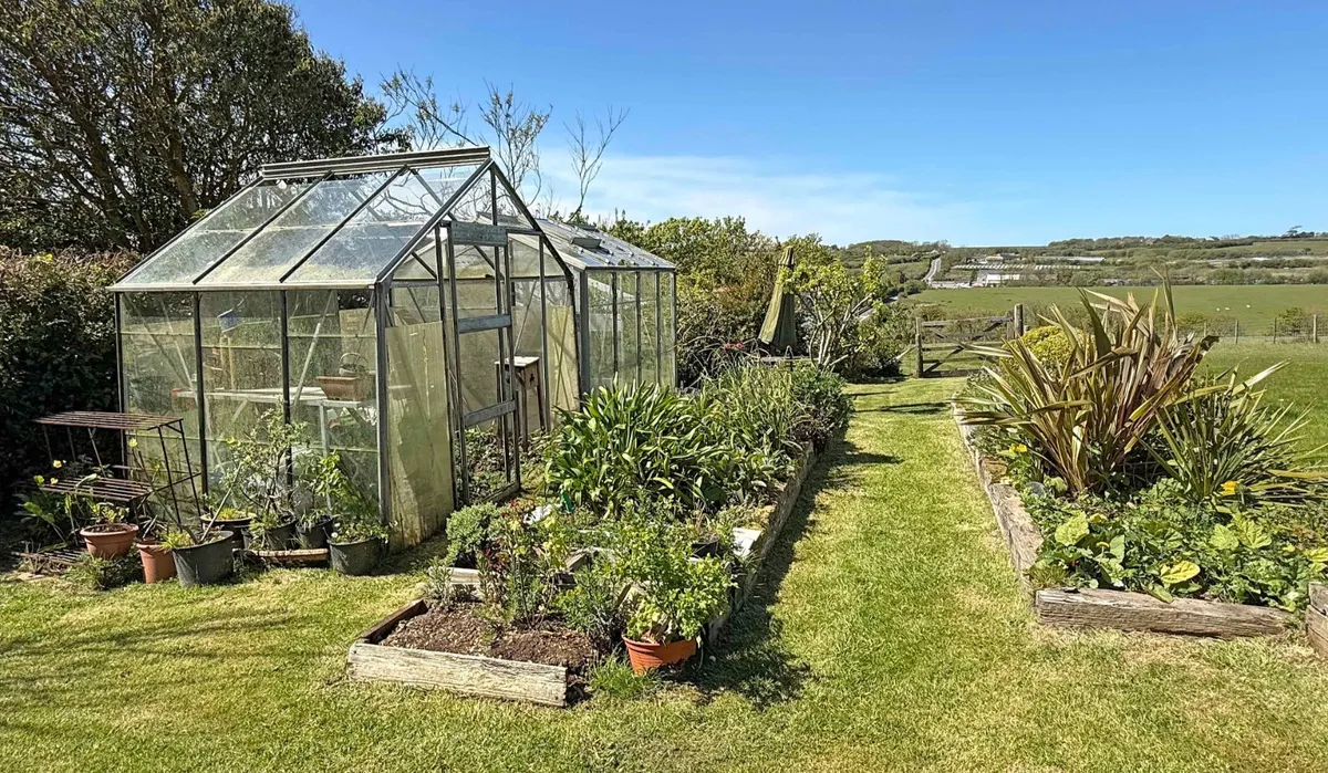 Dulas, Isle of Anglesey, LL70
