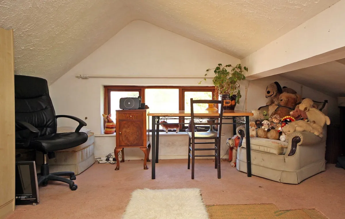 Dulas, Isle of Anglesey, LL70