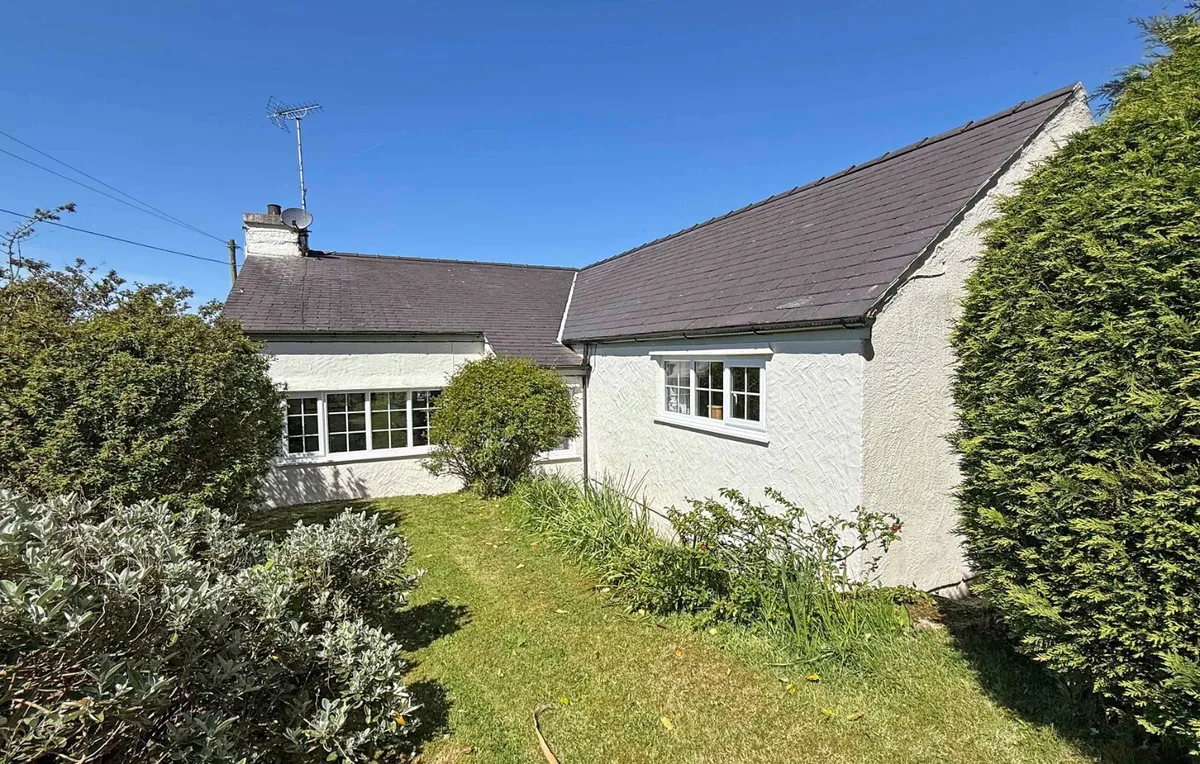 Dulas, Isle of Anglesey, LL70