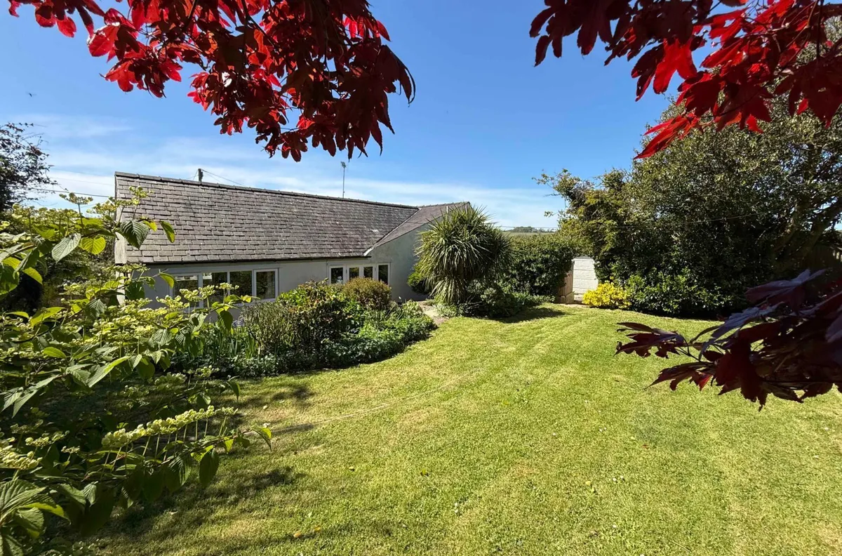 Dulas, Isle of Anglesey, LL70