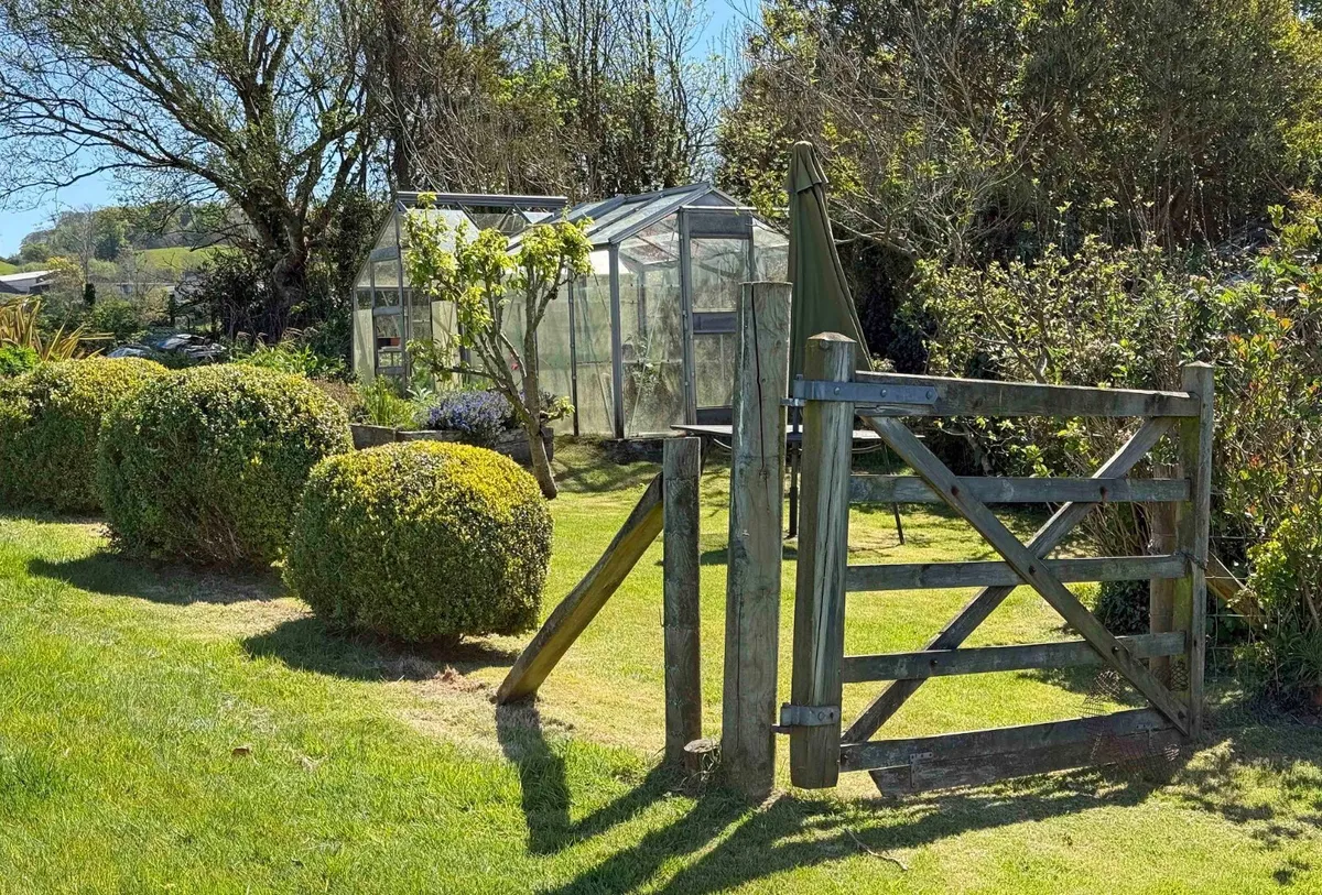 Dulas, Isle of Anglesey, LL70