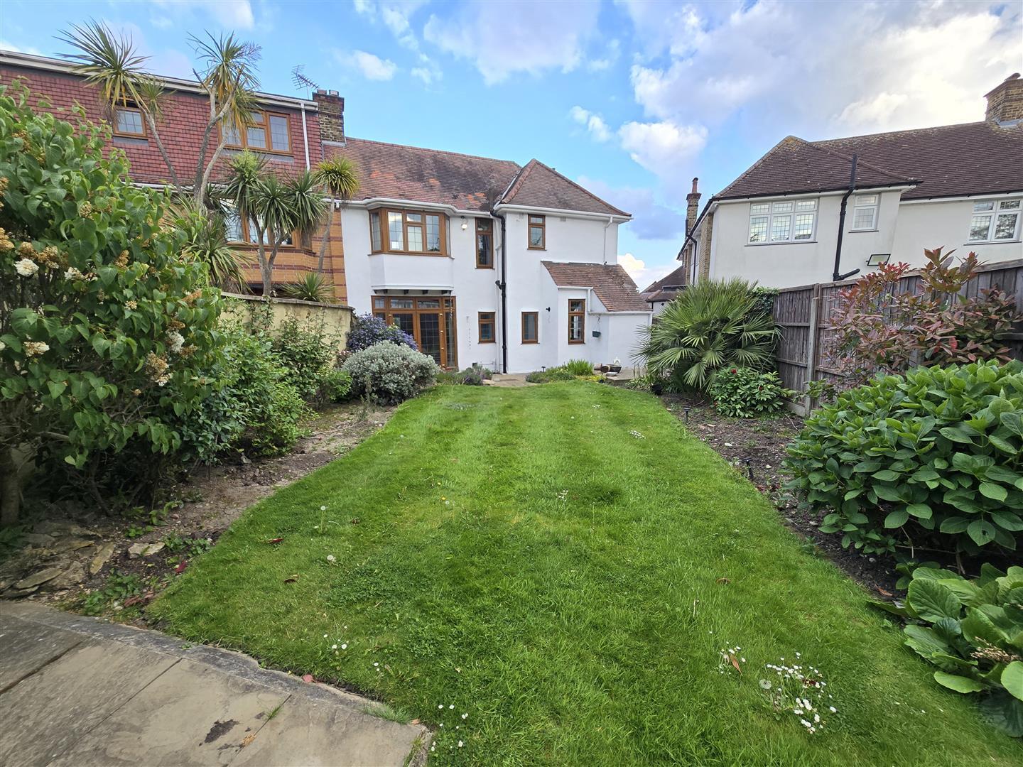 Mount Drive, Wembley Image 4