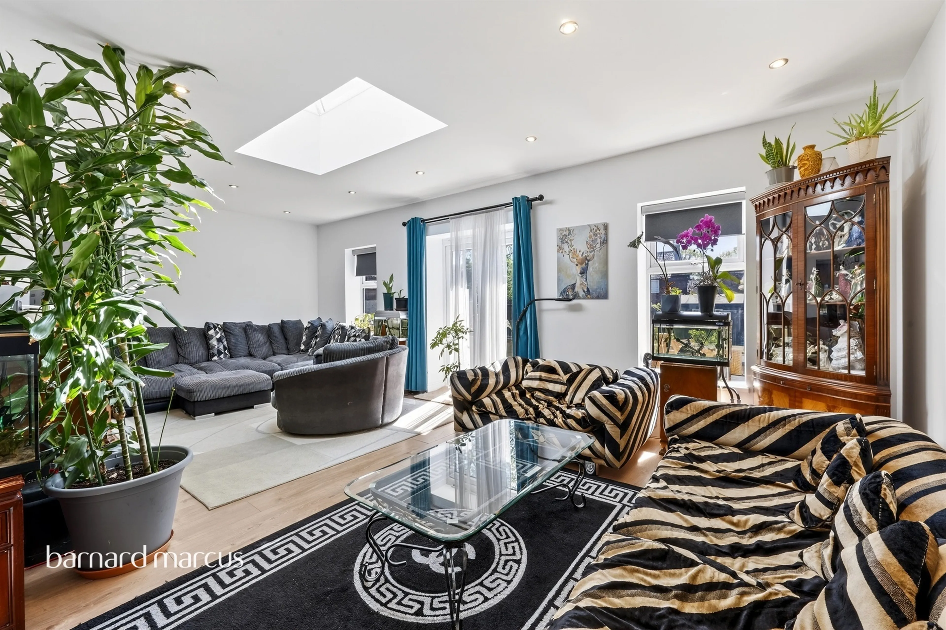 Property at Hatch Gardens, Tadworth