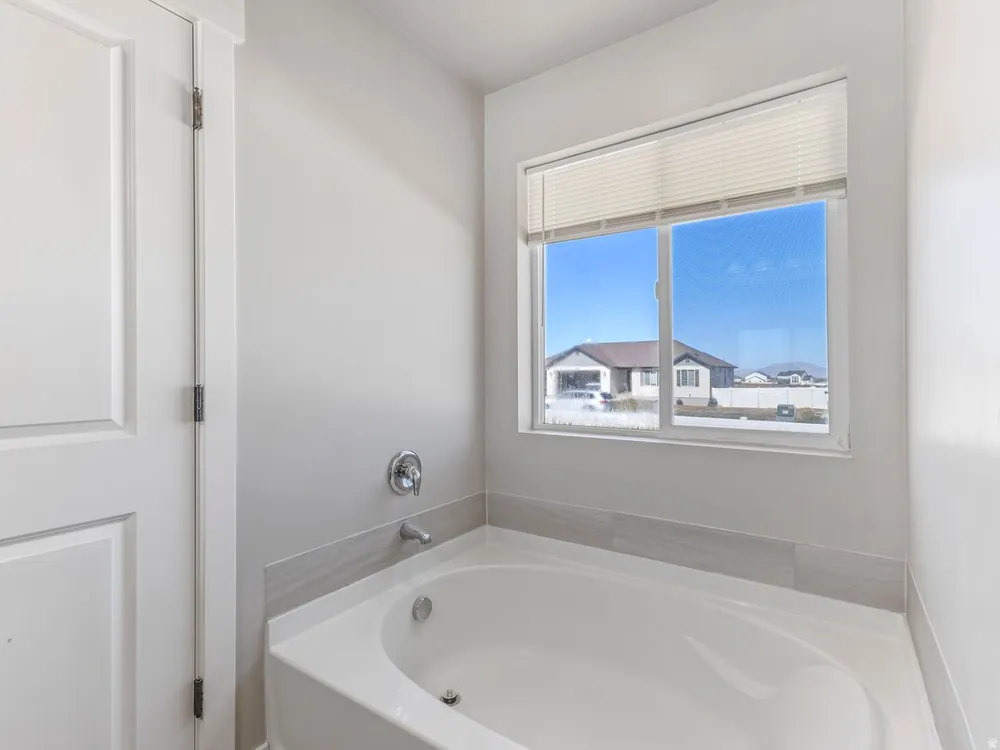 573 S Maxwell Dr, Grantsville, UT 84029