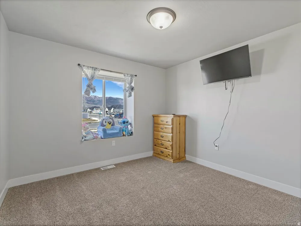 573 S Maxwell Dr, Grantsville, UT 84029