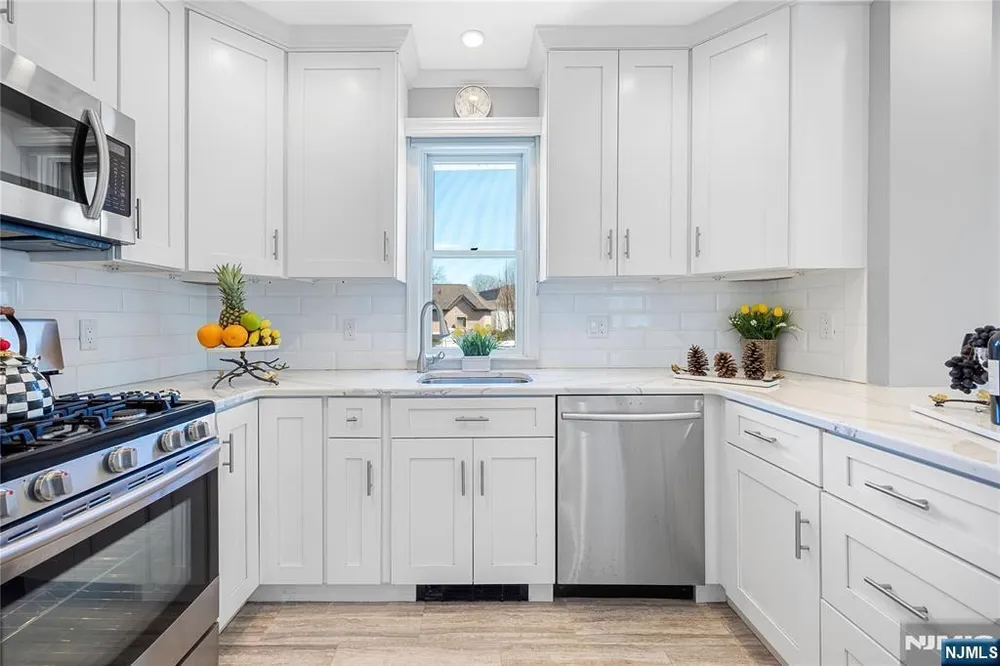 1130 Abbott Blvd, Fort Lee, NJ 07024
