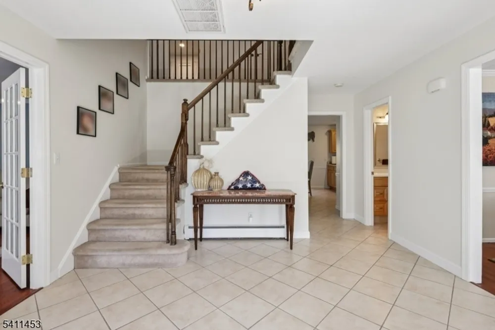 24 Manor Ln, Parsippany, NJ 07950