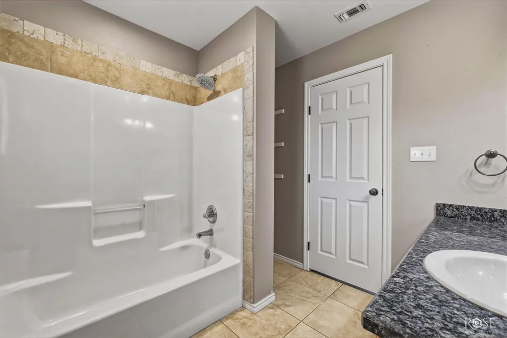 5805 Barrington Ct, San Angelo, TX 76901-5004