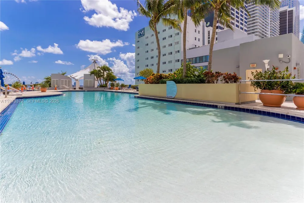 253 NE 2nd St, Miami, FL 33132