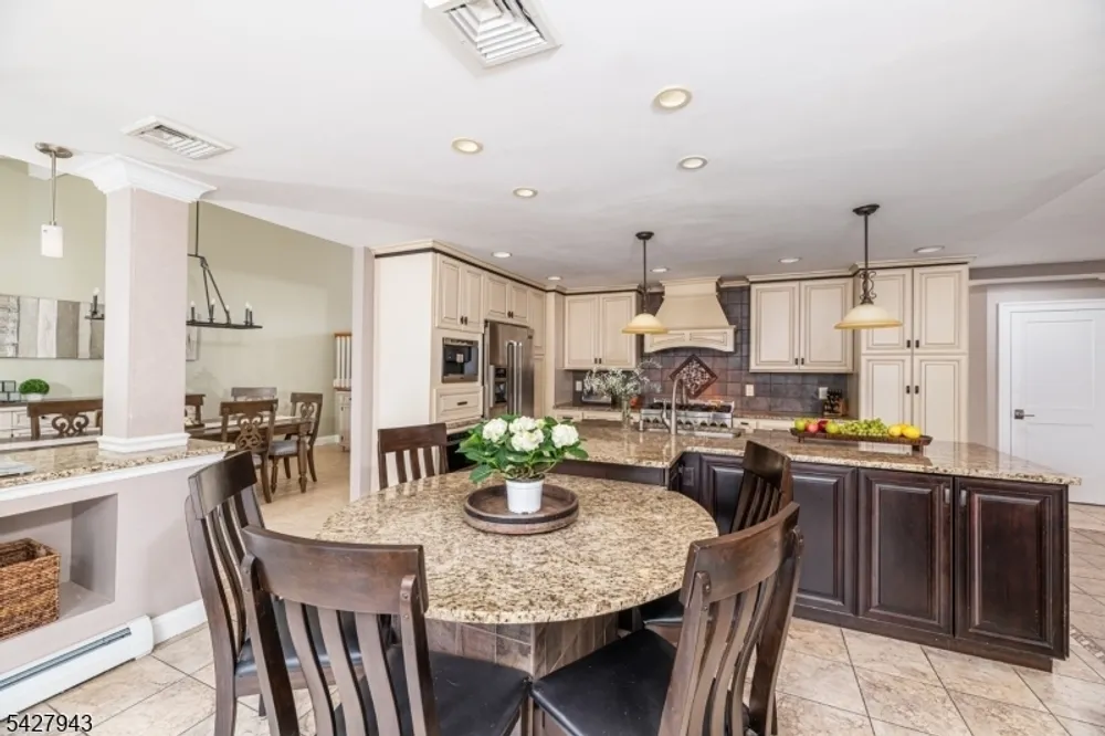 19 Harwood Pl, Wayne, NJ 07470
