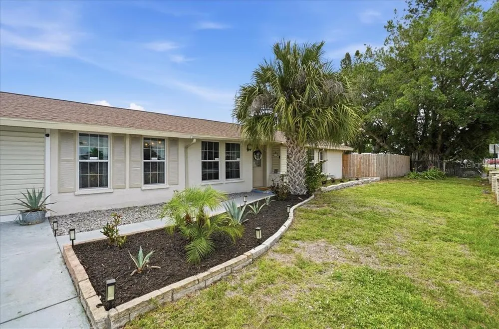 6308 5th St W, Bradenton, FL 34207