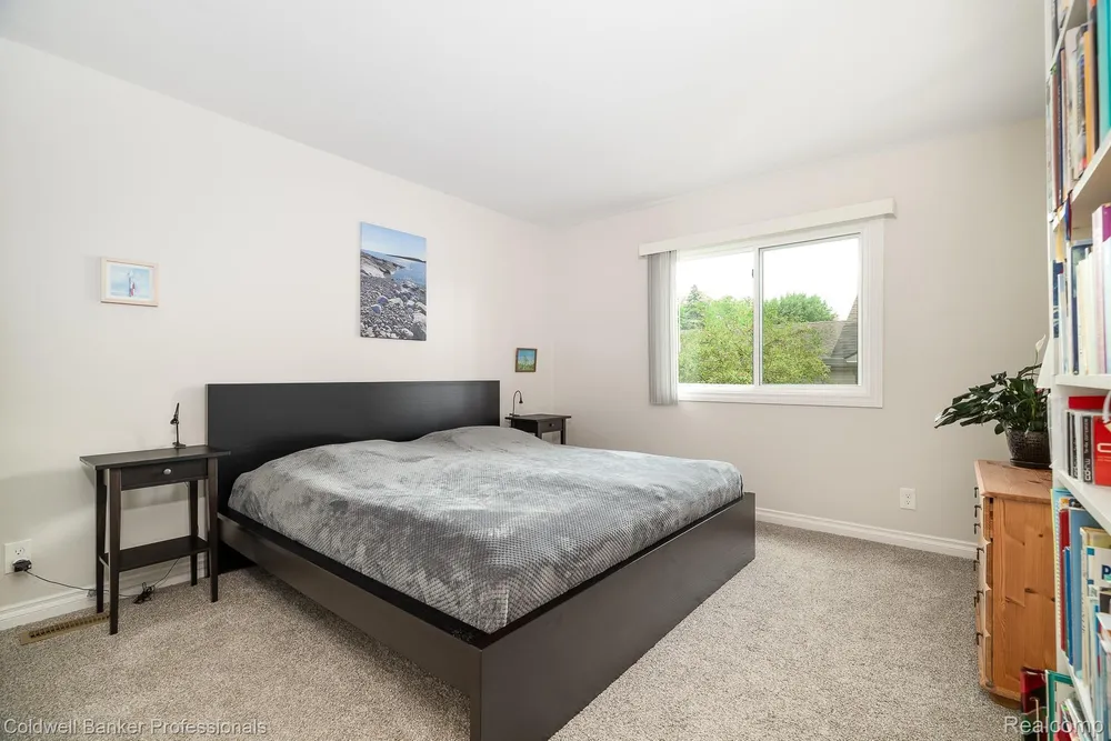 23540 Harvard Shore Dr, Clinton Township, MI 48035