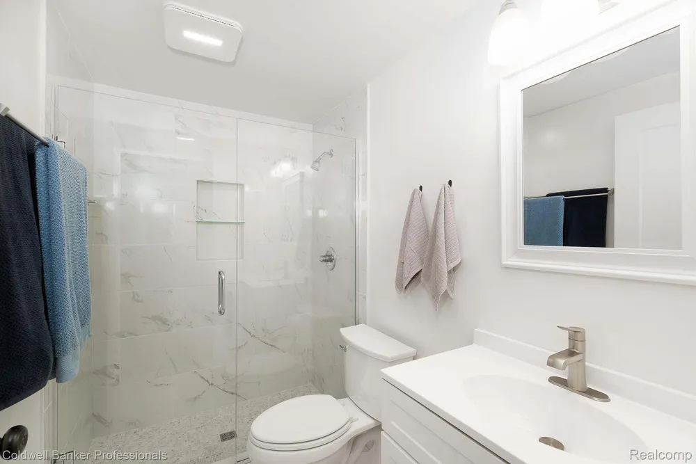 23540 Harvard Shore Dr, Clinton Township, MI 48035