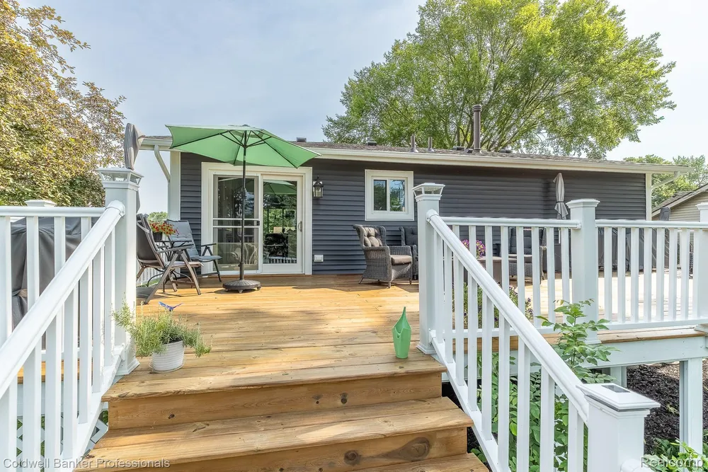 23540 Harvard Shore Dr, Clinton Township, MI 48035